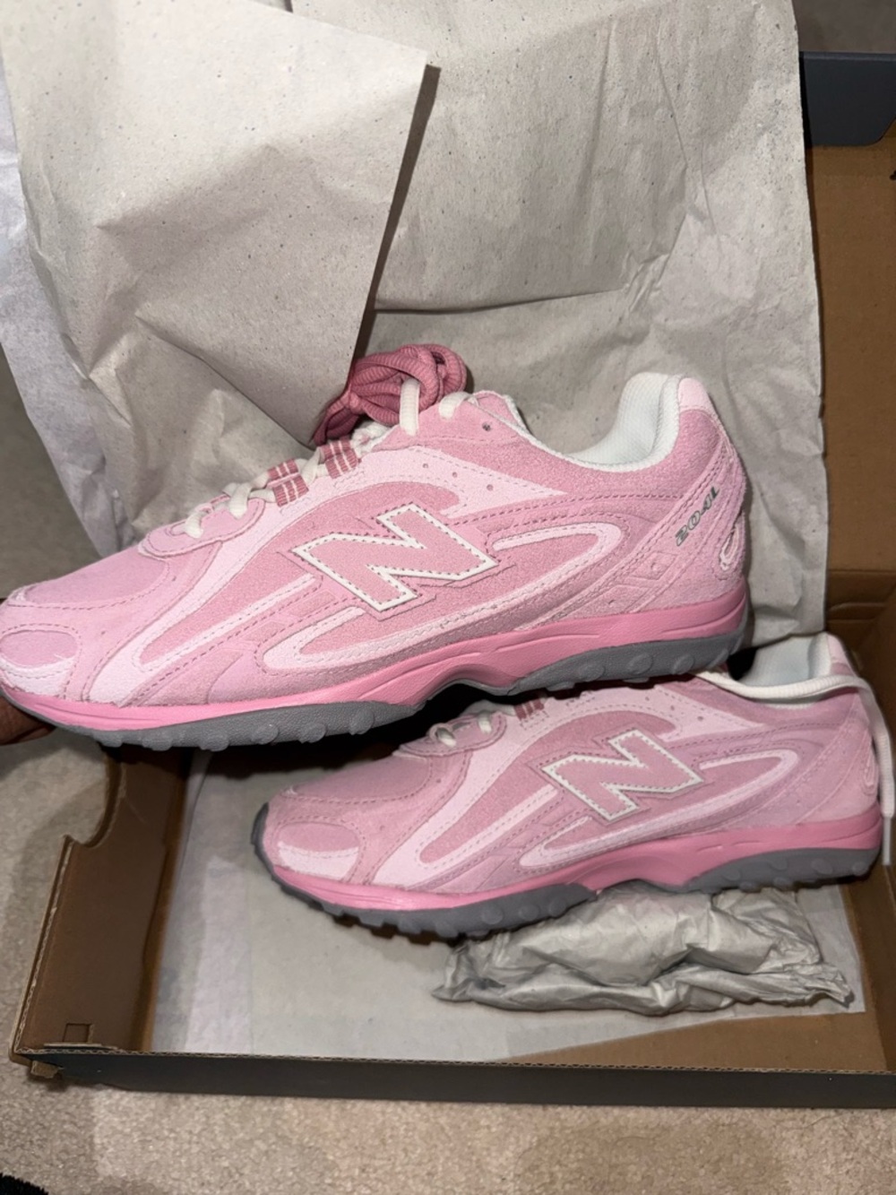 New Balance Women's Pink 204L